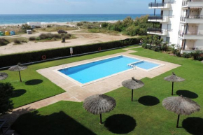 AT017 Primera línea de la playa, piscina, vistas mar